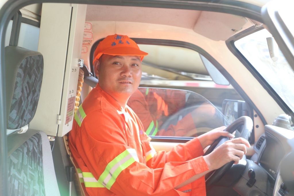 曾城 小机扫车司机